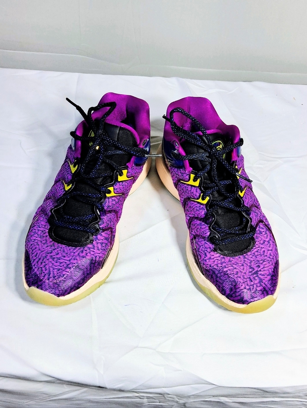 Kevin Durant Nike KD17 Men's Size 7.5 Purple and Fuschia Pink Low Cut Sneakers